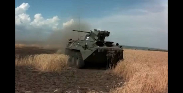 Минобороны показало видео победы российского БТР-82А над американским М113