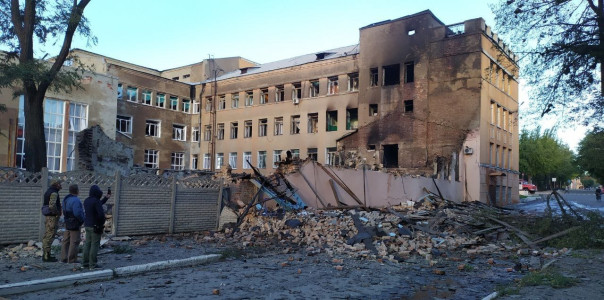 Украинские нацисты обстреляли Стаханов из американских HIMARS