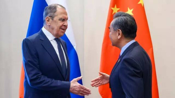 Никто не может лишить Россию её роли в ООН, заявил глава МИД Китая