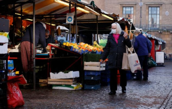 Потребительские настроения в Великобритании опускаются на новые глубины