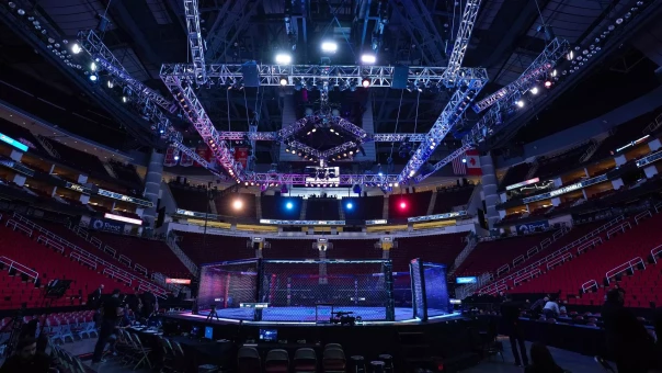 Российский боец ММА покинул страну после получения повестки из военкомата