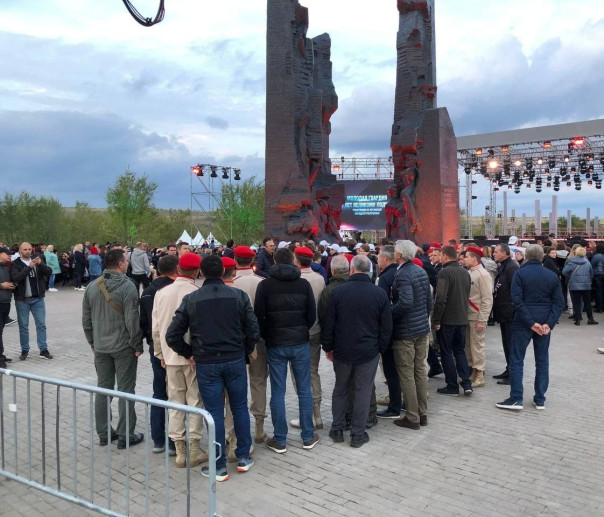 Кириенко, Пушилин и Пасечник открыли в Краснодоне (ЛНР) памятник молодогвардейцам "Непокоренные".