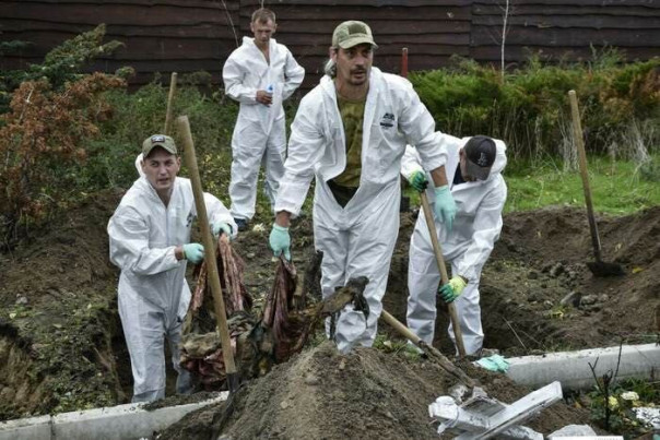 Из стихийных захоронений в Рубежном извлекли останки почти 300 человек