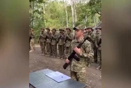 Заднеприводный клоун Ляшко решил напомнить о себе и выставил видео, как он принимает присягу