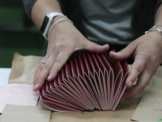 Выяснилось, что будет с нежелающими получать российские паспорта гражданами присоединенных территорий