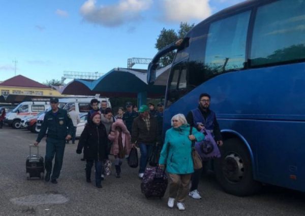 Власти Украины начали насильственный вывоз детей из Красноармейска