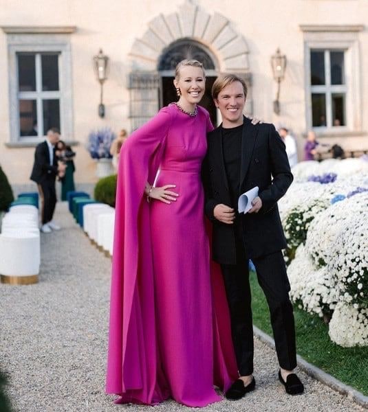 Экс-главреду Tatler Ариану Романовскому предъявили обвинения в вымогательстве.