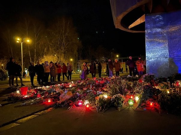 Полиция Латвии задержала более 30 протестующих против сноса памятников советским воинам в Даугавпилсе.