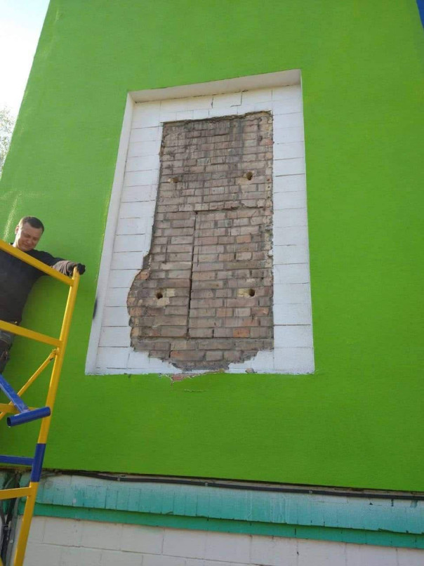 В Киеве демонтировали мемориальную доску Герою Советского Союза, генералу Дмитрию Михайловичу Карбышеву.