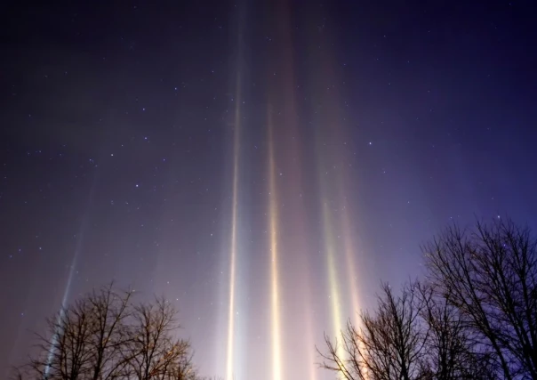 Жители Белгорода сообщили о световых столбах в небе над городом