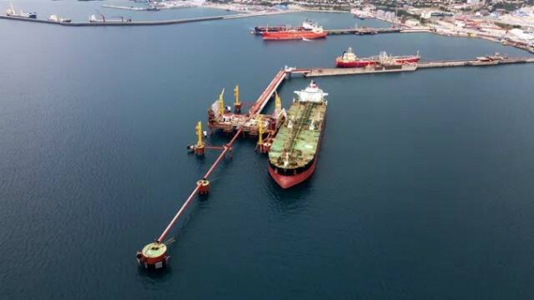 Новые санкции ЕС против России введут потолок цен на транспортировку нефти