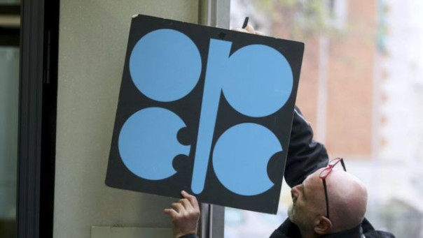 ОПЕК+ не продешевит: добычу решили сократить