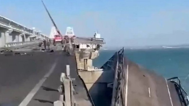 На б/Украине вовсю празднуют теракт в России: ЧП на Крымском мосту – это только начало