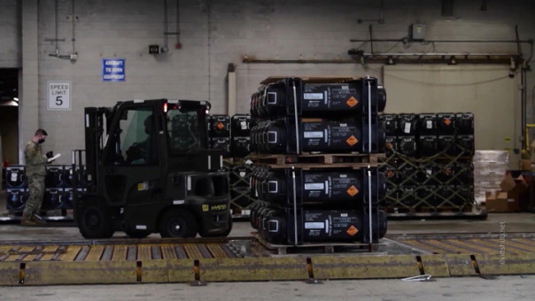 ФРГ передала украинской армии понтонные системы и теплую одежду