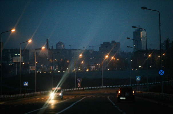 При обстреле ВФУ в Донецке зафиксировано прямое попадание в здание администрации Ворошиловского района