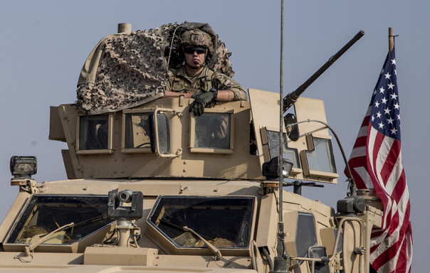 База США в районе нефтяного месторождения в Сирии подверглась ракетному обстрелу