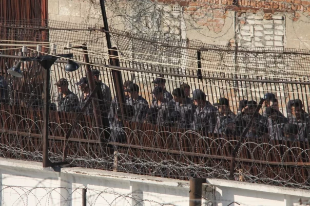 В Алуште информационный диверсант обменял пачку листовок на 2,6 года строгого режима