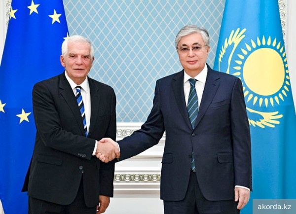 Казахстану посулили деньги за отказ от дружбы с Россией