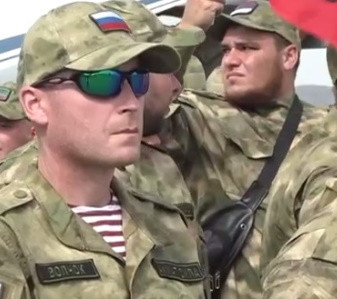 Предали форму: почему фейсконтроль недолюбливает людей в погонах