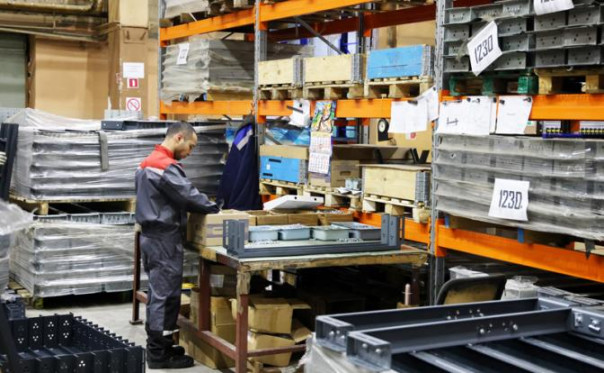 Профессор Катасонов: А давайте посмотрим, какие наши заводы, комбинаты и фабрики держит Запад «на крючке»