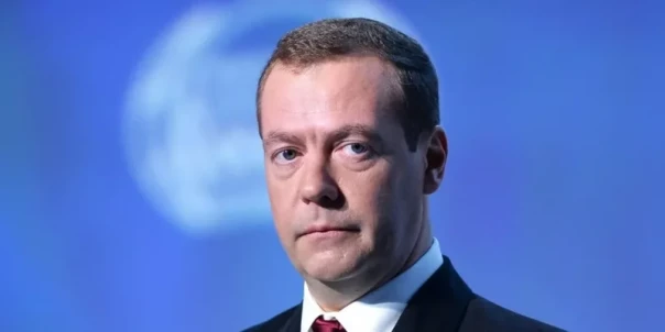 Медведев предложил НАТО покаяться и прекратить существовать