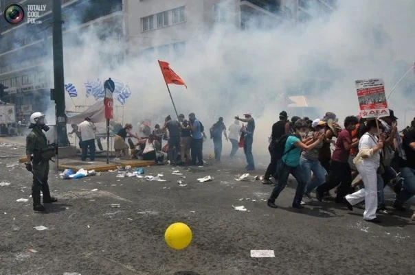 Европейцы начинают привыкать к новой жизни