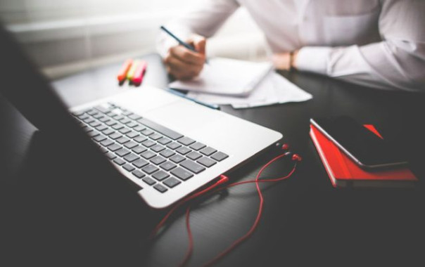 В чем заключаются преимущества отложенного постинга в социальных сетях