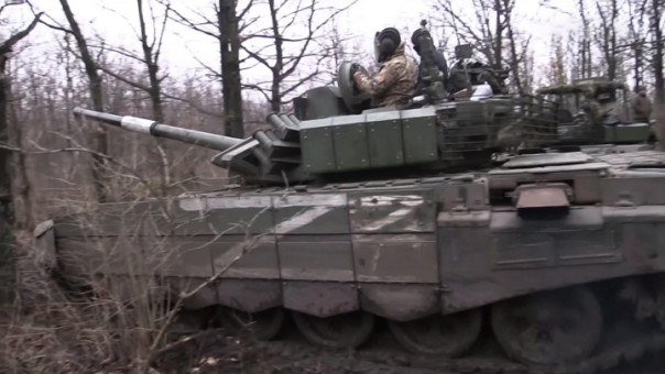 В районе Марьинки идут танковые дуэли