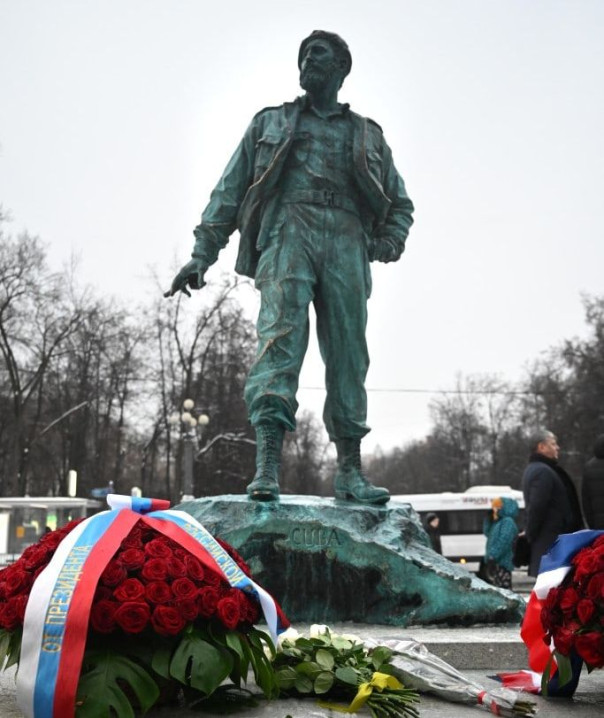 Президенты России и Кубы открыли памятник Фиделю Кастро в Москве