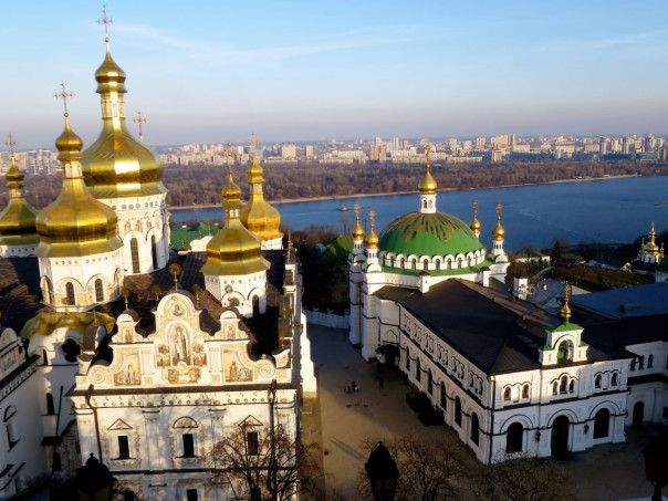 СБУ заявила, что во время обысков в храмах УПЦ, в том числе в Киево-Печерской лавре, ее сотрудники нашли "пророссийскую литературу и миллионы наличных"