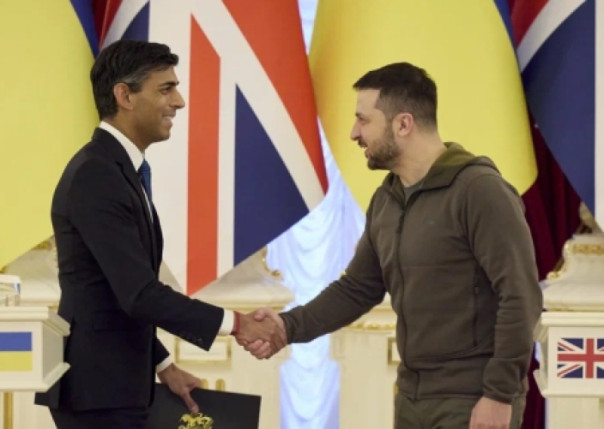 Зеленский и британцы: холуй позы не выбирает. Владимир Скачко