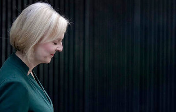 Банк Англии: Лондону оставались часы до "финансового Армагеддона" из-за действий Трасс