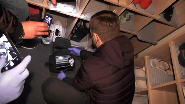 Следствие показало тайник с телефонами, откуда американцы рассылали ложь о спецоперации