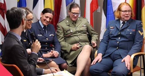 «Тут не словарь нужен, а мозгоправ»: Кембриджский словарь расширил определение слов «мужчина» и «женщина»