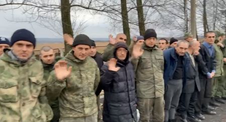 Сегодня Минобороны РФ возвращает домой из украинского плена 82 российских бойца.