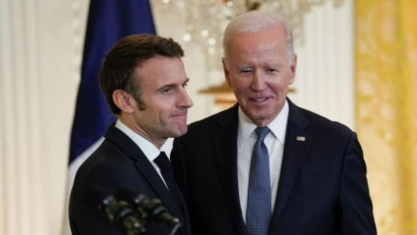 Байден обсудил с Макроном последние события на Украине