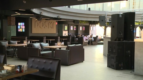 В Петербурге разгорелся скандал вокруг официанта со значком Украины