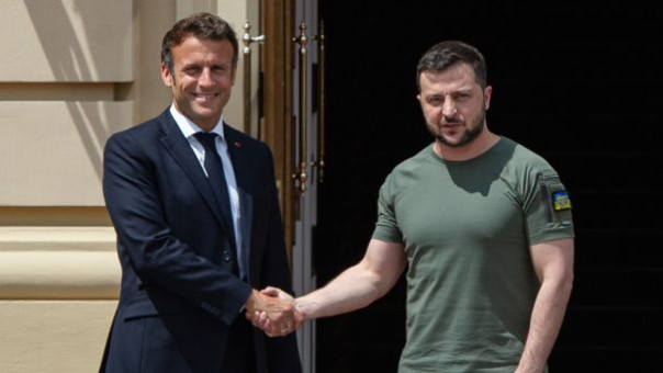 Макрон пообещал дать Украине партию бронемашин