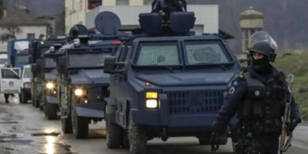 В Косово раздаются взрывы и выстрелы