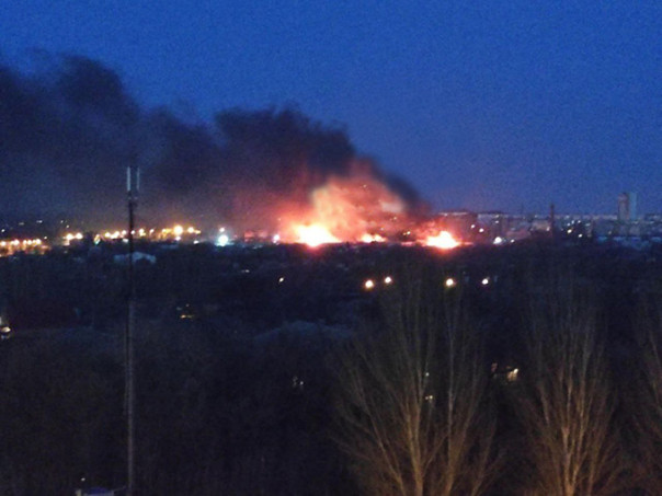 В Донецке снова серия прилётов "ГРАДа", сильный пожар на рынке "Маяк"