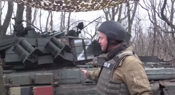 (Фронтовой танковый бой) ДНР использует против Украины захваченные украинские танки.