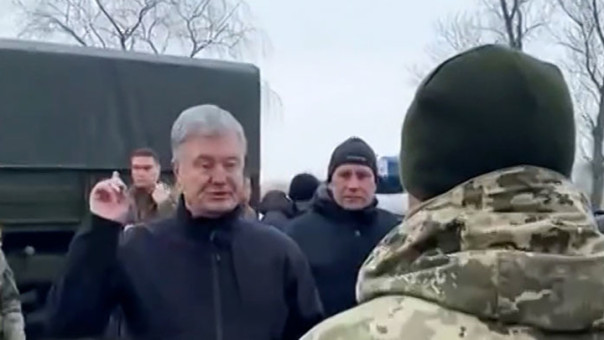 Над Порошенко пролетела ракета