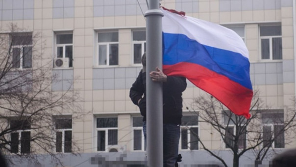 Поднявшего российский флаг в Харькове задержали украинские спецслужбы