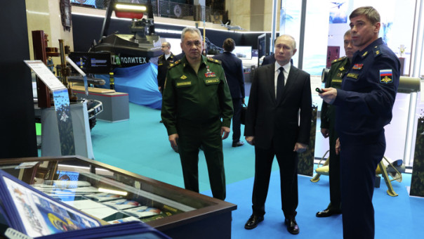 Президент ознакомился с перспективными образцами вооружений