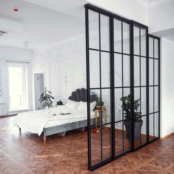 Как использовать раздвижную стеклянную перегородку в интерьере?