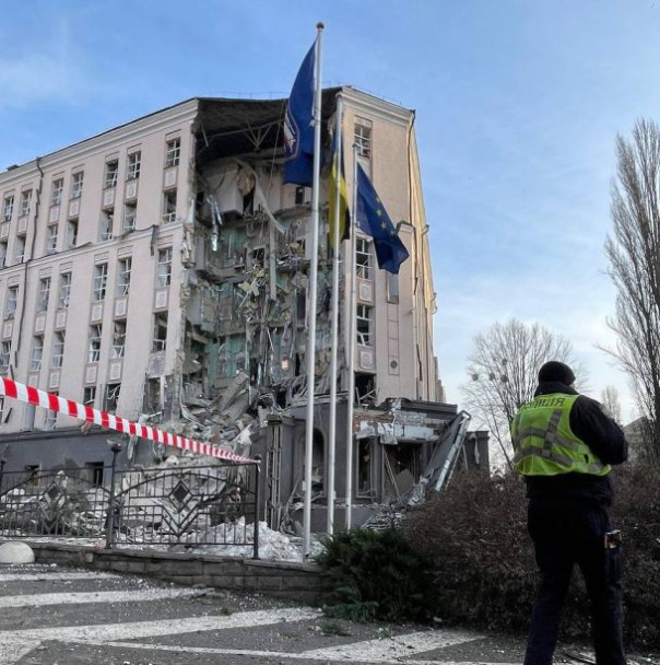 Серия взрывов по Украине, в Киеве прилёт в гостиницу с иностранными наёмниками