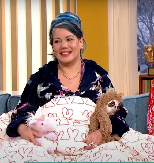 LADbible: Британка вышла замуж за свое одеяло и рассказала об отношениях с супругом