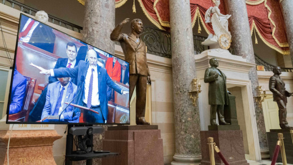 В США снова выбирают "самого большого аллигатора для осушения болота"