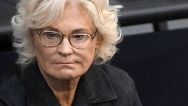 Ламбрехт шокировала положительными впечатлениями от боевых действий на Украине. Оппозиция ФРГ требует её отставки