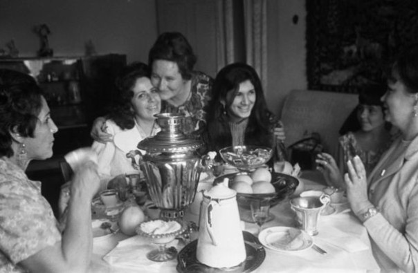 5 советских внезапных проявлений гостеприимства, которые сводят с ума иностранцев